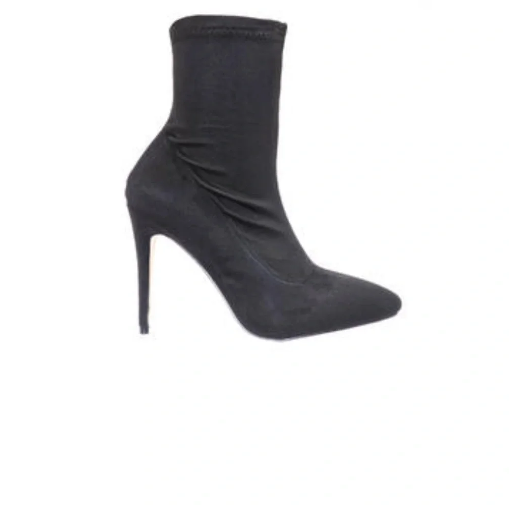 ♠️🔥ANNE MICHELLE SUEDE ANKLE BOOTIES WITH INSIDE ZIPPER SIZ 8 1/2 & 4 1/2 HEEL